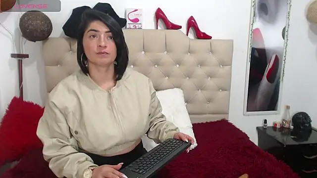 Snapshot of karenlennox1 chatting on December 27, 11:31 pm karenlennox1 online show from December 27, 11:31 pm