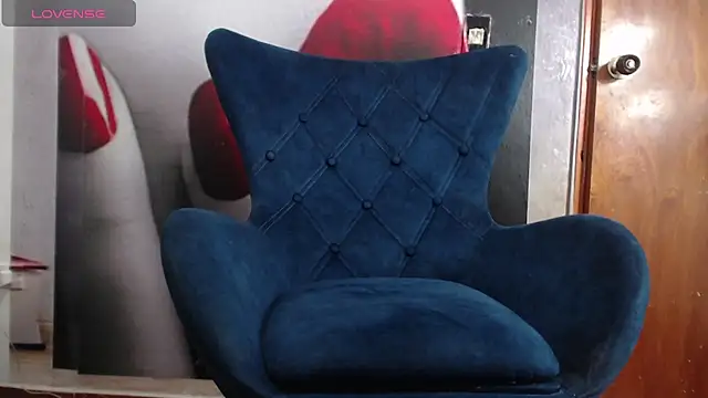 Snapshot of karenlennox1 chatting on January 12, 5:13 am karenlennox1 online show from January 12, 5:13 am