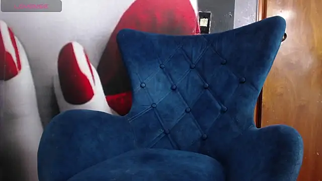 Snapshot of karenlennox1 chatting on February 14, 6:23 am karenlennox1 online show from February 14, 6:23 am