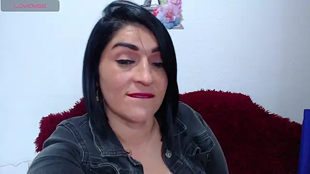 Snapshot of karenlennox1 chatting on March 18, 11:42 pm karenlennox1 online show from March 18, 11:42 pm