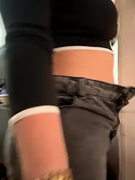 Snapshot of karenlennox1 chatting on November 16, 8:58 pm karenlennox1 online show from November 16, 8:58 pm