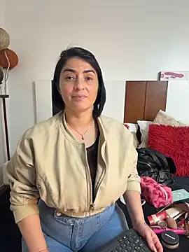 karenlennox1 online show from April 22, 1:41 am