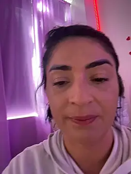 Snapshot of karenlennox1 chatting on June 3, 9:31 pm karenlennox1 online show from June 3, 9:31 pm