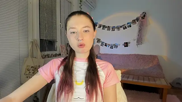 Snapshot of Jenny_darling_love chatting on January 17, 10:23 pm Jenny darling love online show from January 17, 10:23 pm