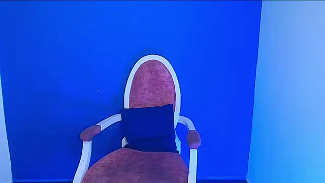 Snapshot of emilybaboo chatting on February 1, 8:37 pm emilybaboo online show from February 1, 8:37 pm