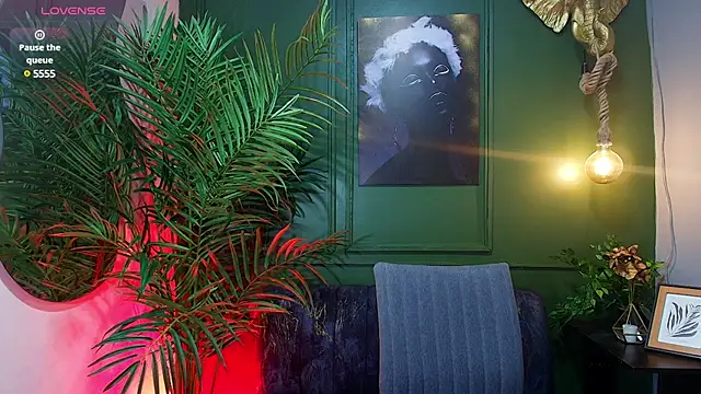 Snapshot of emilybaboo chatting on March 11, 3:56 pm emilybaboo online show from March 11, 3:56 pm