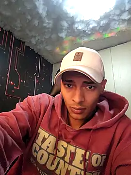 Snapshot of Jhonyblack_1 chatting on December 15, 7:07 pm Jhonyblack 1 online show from December 15, 7:07 pm