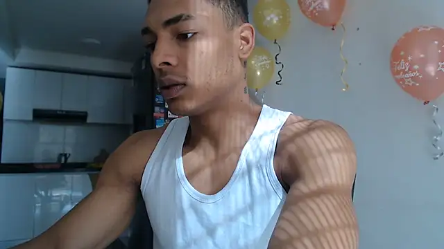 Snapshot of Jhonyblack_1 chatting on May 24, 1:16 pm Jhonyblack 1 online show from May 24, 1:16 pm