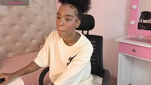 Snapshot of Georgis_ chatting on November 28, 9:17 pm Georgis online show from November 28, 9:17 pm