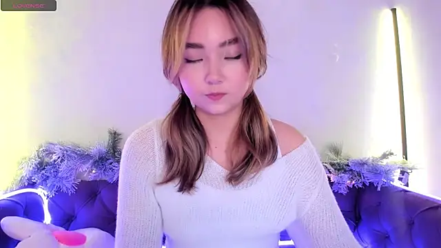 Fluffy Rose online show from December 27, 8:35 am