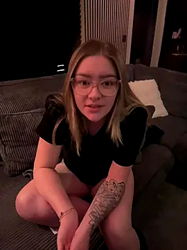 Snapshot of xX_HotCouple_Xx chatting on November 18, 6:01 pm xX HotCouple Xx online show from November 18, 6:01 pm