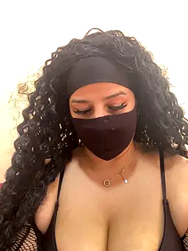 Snapshot of mari_layali chatting on November 14, 12:37 pm mari layali online show from November 14, 12:37 pm