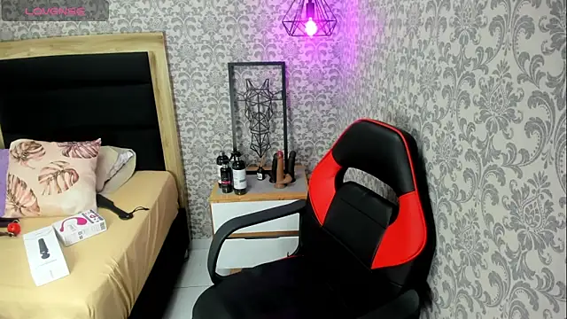 Snapshot of lizziemontana2 chatting on March 21, 7:35 pm lizziemontana2 online show from March 21, 7:35 pm