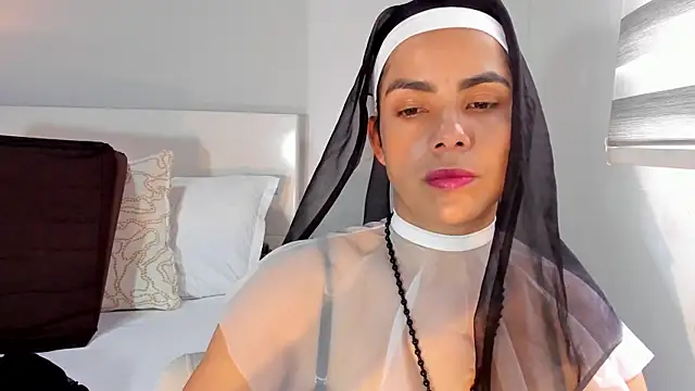 Snapshot of ClaraMariaMon chatting on June 25, 4:11 pm ClaraMariaMon online show from June 25, 4:11 pm