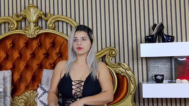 Snapshot of SweetMissXXX chatting on October 26, 12:33 pm SweetMissXXX online show from October 26, 12:33 pm