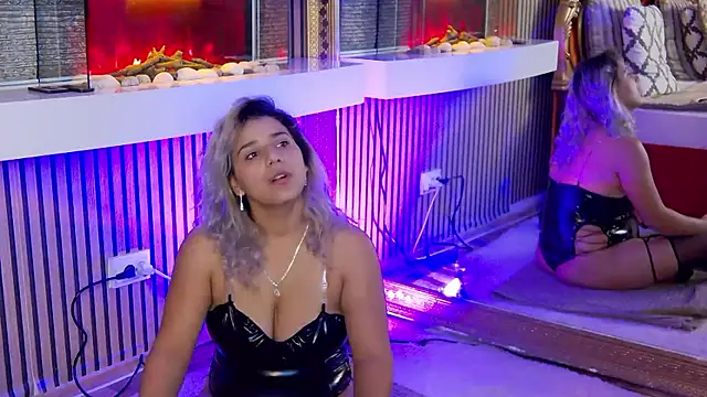 Snapshot of SweetMissXXX chatting on November 4, 8:02 am SweetMissXXX online show from November 4, 8:02 am