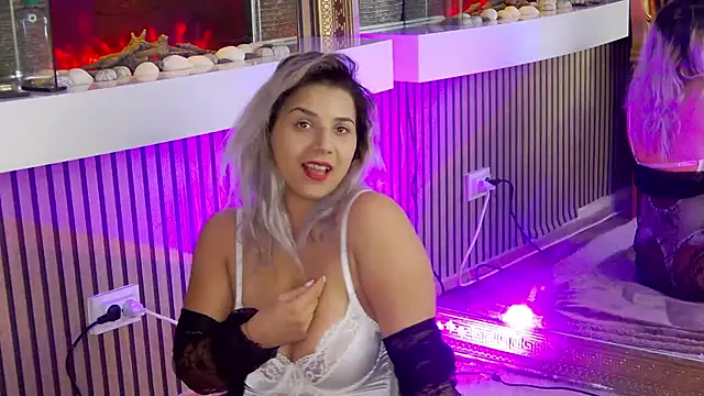 Snapshot of SweetMissXXX chatting on November 15, 8:44 am SweetMissXXX online show from November 15, 8:44 am