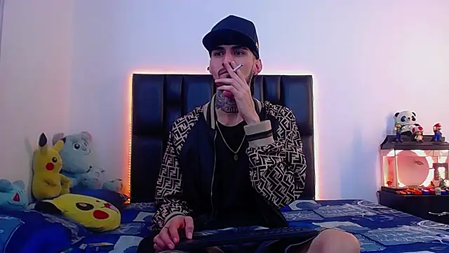 Snapshot of Brutal_Sex_Fucking chatting on June 19, 4:39 am Brutal Sex Fucking online show from June 19, 4:39 am