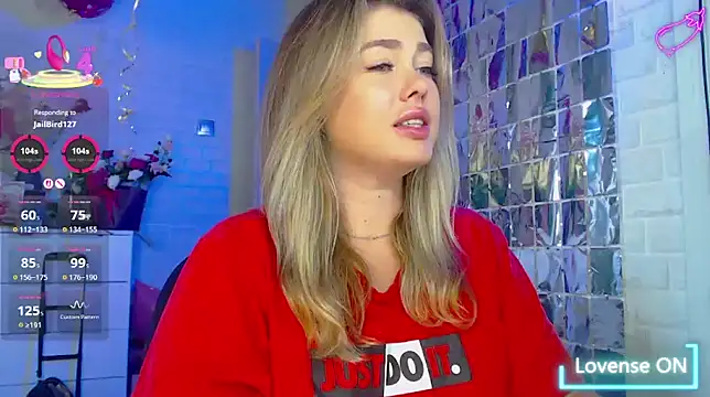 Snapshot of SuchCute chatting on September 19, 2:35 am SuchCute online show from September 19, 2:35 am