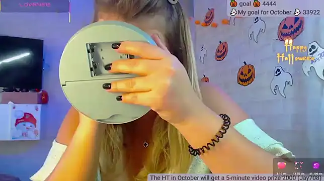 Snapshot of SuchCute chatting on October 25, 2:41 am SuchCute online show from October 25, 2:41 am