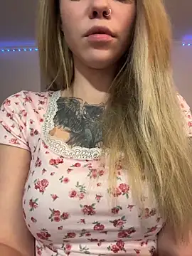 Highschoolpussy online show from November 21, 7:12 pm