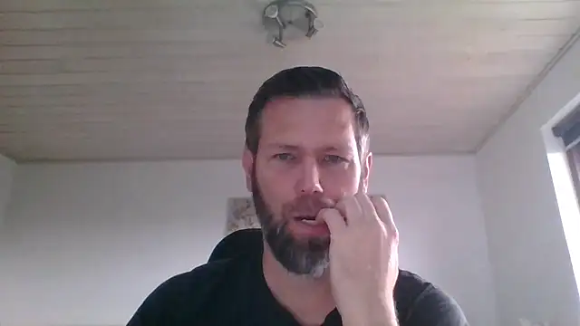 Snapshot of Gotta1 chatting on November 2, 8:28 am Gotta1 online show from November 2, 8:28 am