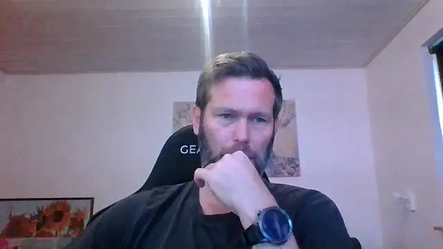 Snapshot of Gotta1 chatting on November 5, 10:37 am Gotta1 online show from November 5, 10:37 am