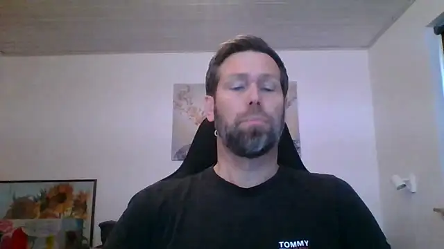 Snapshot of Gotta1 chatting on November 28, 10:40 am Gotta1 online show from November 28, 10:40 am