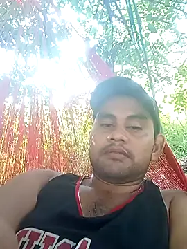 Snapshot of travieso2893 chatting on December 11, 9:12 pm travieso2893 online show from December 11, 9:12 pm