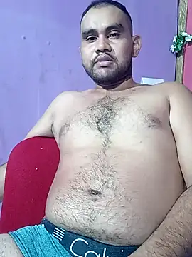 Snapshot of travieso2893 chatting on December 30, 3:25 am travieso2893 online show from December 30, 3:25 am