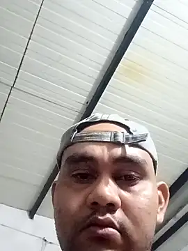 Snapshot of travieso2893 chatting on October 3, 3:25 am travieso2893 online show from October 3, 3:25 am