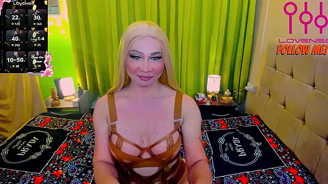 Snapshot of Absolute_Selfsucker_Lily chatting on October 10, 9:41 am Absolute Selfsucker Lily online show from October 10, 9:41 am