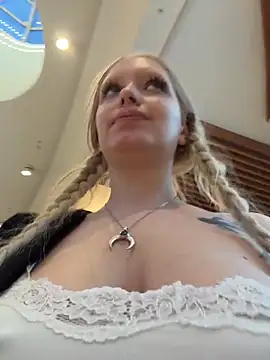 Snapshot of Milkyy_wway chatting on April 17, 5:16 pm Milkyy wway online show from April 17, 5:16 pm