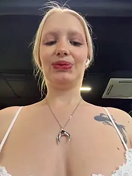 Snapshot of Milkyy_wway chatting on April 26, 5:38 am Milkyy wway online show from April 26, 5:38 am