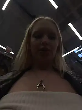 Snapshot of Milkyy_wway chatting on May 9, 3:23 am Milkyy wway online show from May 9, 3:23 am