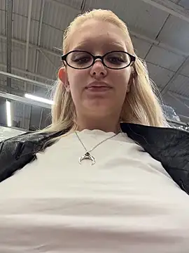 Snapshot of Milkyy_wway chatting on May 22, 3:24 am Milkyy wway online show from May 22, 3:24 am