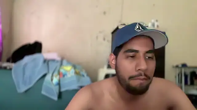 Snapshot of EnriquePersian197 chatting on January 5, 6:13 pm EnriquePersian197 online show from January 5, 6:13 pm