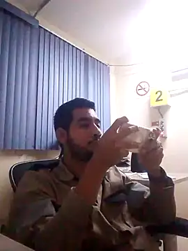 Snapshot of EnriquePersian197 chatting on January 11, 4:27 am EnriquePersian197 online show from January 11, 4:27 am