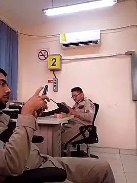 Snapshot of EnriquePersian197 chatting on January 27, 6:09 pm EnriquePersian197 online show from January 27, 6:09 pm