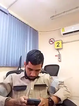 Snapshot of EnriquePersian197 chatting on January 30, 1:53 pm EnriquePersian197 online show from January 30, 1:53 pm