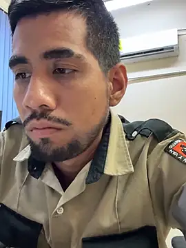 Snapshot of EnriquePersian197 chatting on February 1, 2:05 am EnriquePersian197 online show from February 1, 2:05 am