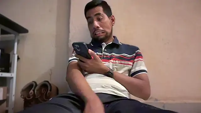 Snapshot of EnriquePersian197 chatting on February 4, 8:17 pm EnriquePersian197 online show from February 4, 8:17 pm