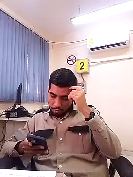 Snapshot of EnriquePersian197 chatting on February 6, 2:26 pm EnriquePersian197 online show from February 6, 2:26 pm