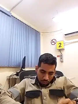 Snapshot of EnriquePersian197 chatting on February 19, 4:23 am EnriquePersian197 online show from February 19, 4:23 am