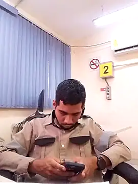 Snapshot of EnriquePersian197 chatting on March 3, 2:26 pm EnriquePersian197 online show from March 3, 2:26 pm