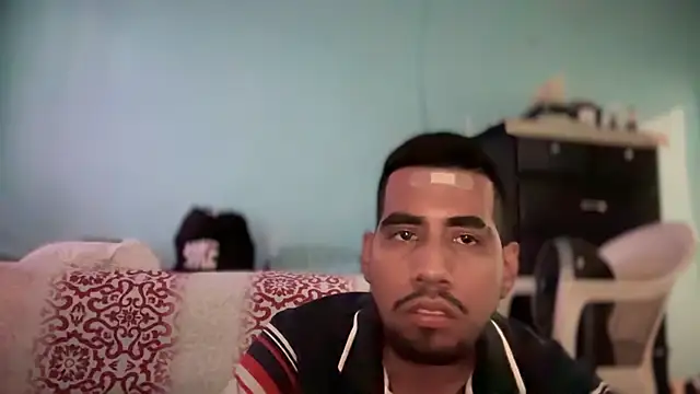 Snapshot of EnriquePersian197 chatting on March 7, 7:05 pm EnriquePersian197 online show from March 7, 7:05 pm