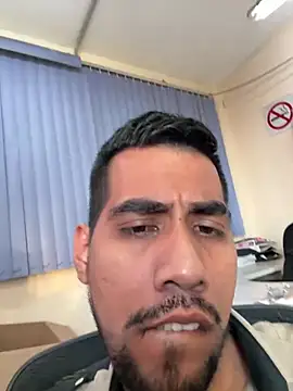 Snapshot of EnriquePersian197 chatting on March 18, 12:16 am EnriquePersian197 online show from March 18, 12:16 am