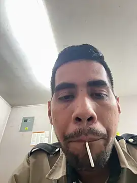 Snapshot of EnriquePersian197 chatting on March 19, 5:52 am EnriquePersian197 online show from March 19, 5:52 am