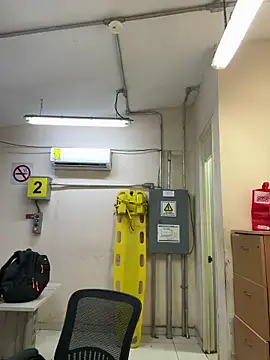 Snapshot of EnriquePersian197 chatting on October 15, 1:06 am EnriquePersian197 online show from October 15, 1:06 am