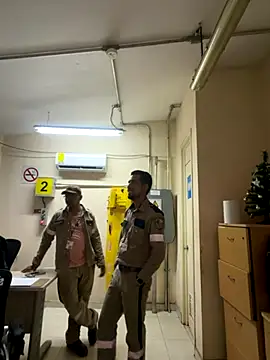 EnriquePersian197 online show from December 3, 12:18 am